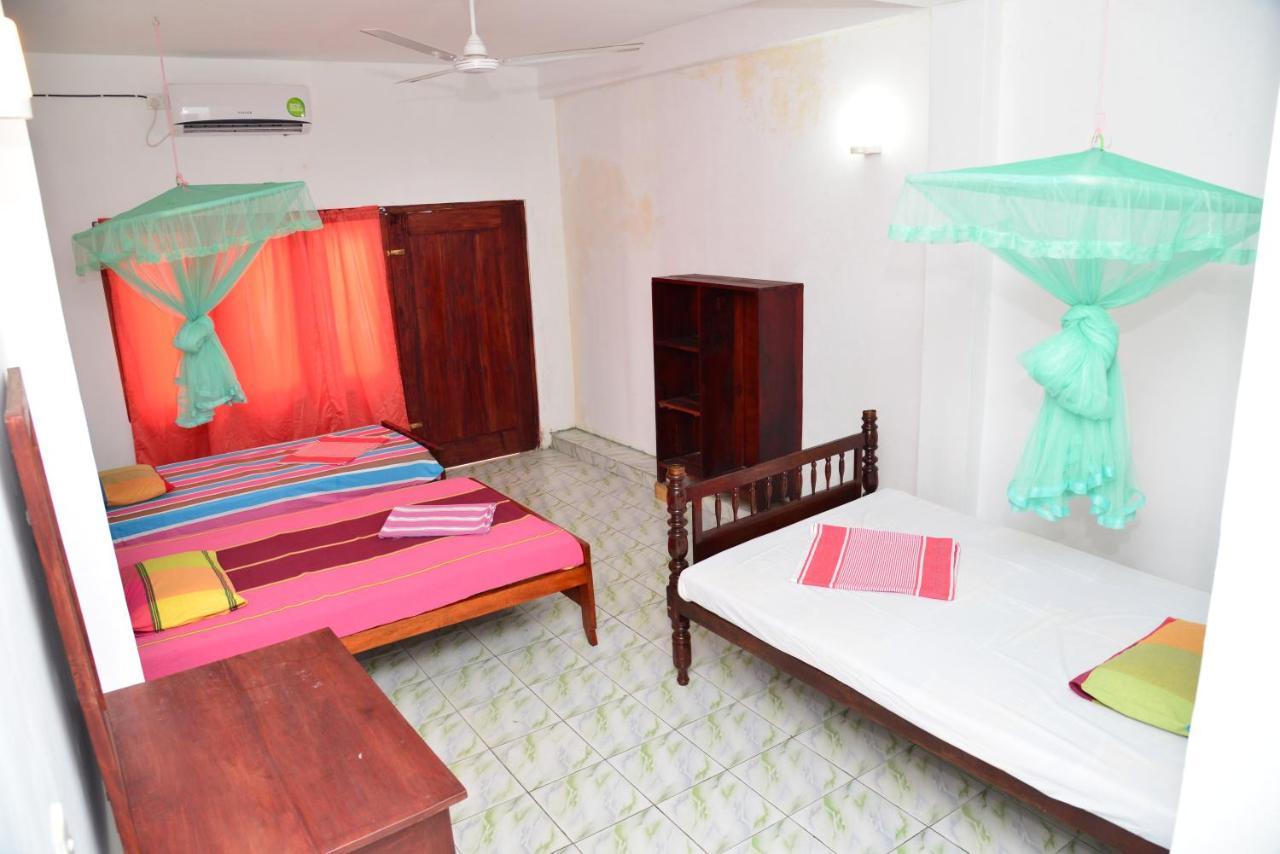 Athula Hikka Beach Guesthouse Hikkaduwa Luaran gambar